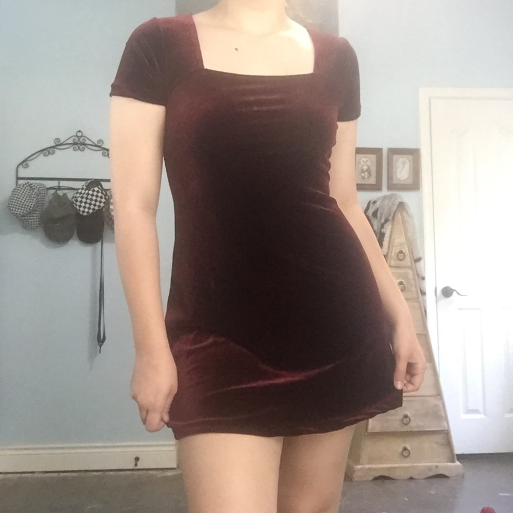 VINTAGE WINE RED VELVET DRESS